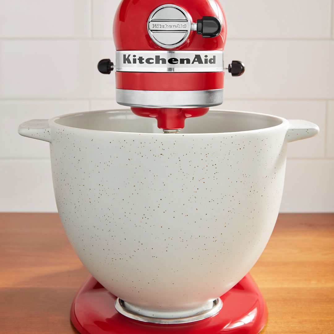 5KSM2CB5BGS-bread-bowl-lifestyle-11-zdjela-za-kruh-s-poklopcem-za-pecenje Zdjela za kruh s poklopcem za pečenje