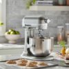 HEAVY DUTY samostojeći mikser s podiznom zdjelom zapremnine 6,6 l 5KSM70JPXECU Contour Silver HEAVY DUTY samostojeći mikser s podiznom zdjelom zapremnine 6,6 l 5KSM70JPXECU Contour Silver