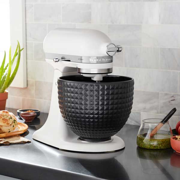 5KSM2CB5LS-Keramicka-zdjela-black-studded-lifestyle