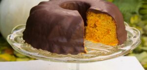 Uskrsni kuglof s čokoladnom glazurom